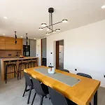 My Dalmatia - Villa Campi Dalmatia With Private Heated Pool, Sauna And Sports Court Сasa de vacaciones