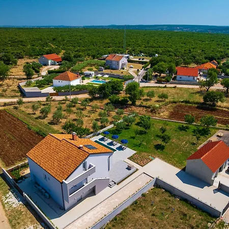 My Dalmatia - Campi Dalmatia With Private Heated Pool And Sauna Hébergement de vacances Galovac (Zadar)