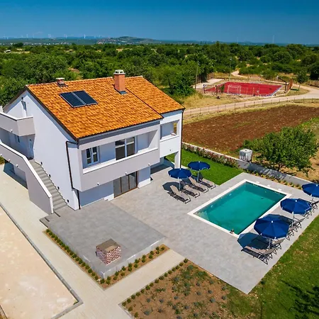 Hébergement de vacances My Dalmatia - Campi Dalmatia With Private Heated Pool And Sauna *