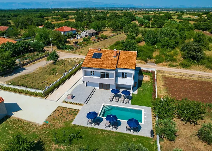 Hébergement de vacances My Dalmatia - Campi Dalmatia With Private Heated Pool And Sauna *