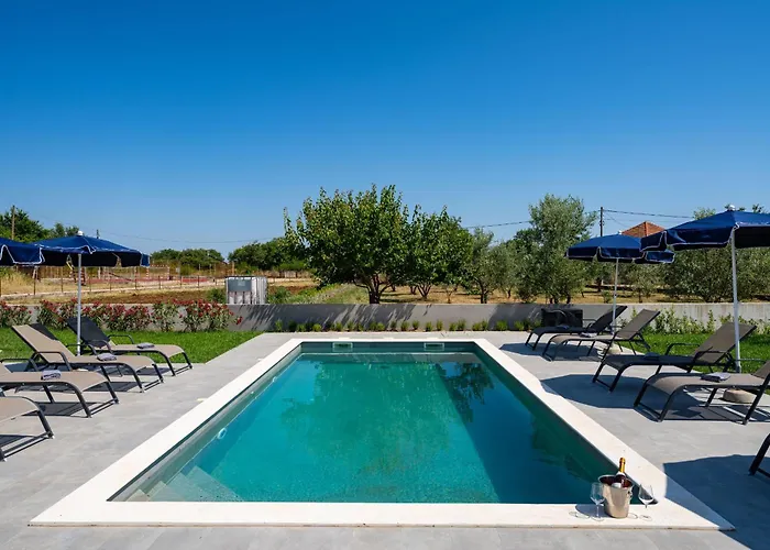 My Dalmatia - Campi Dalmatia With Private Heated Pool And Sauna Vakantiehuis *