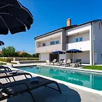My Dalmatia - Campi Dalmatia With Private Heated Pool And Sauna Vikendica Galovac (Zadar)