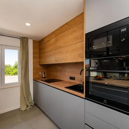 펜션 My Dalmatia - Campi Dalmatia With Private Heated Pool, Sauna And Sports Court