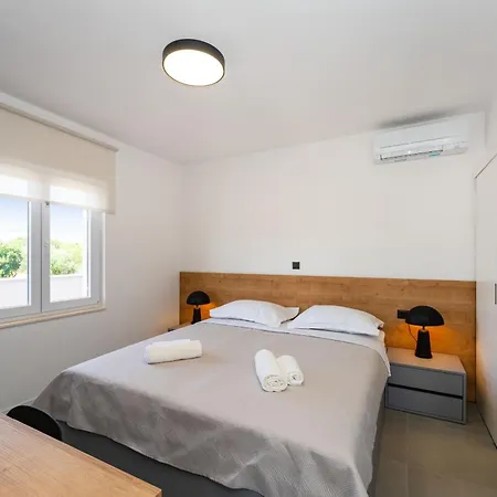 My Dalmatia - Campi Dalmatia With Private Heated Pool, Sauna And Sports Court