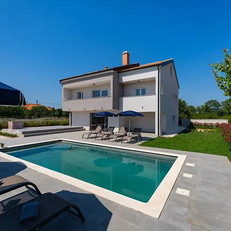 펜션 My Dalmatia - Campi Dalmatia With Private Heated Pool, Sauna And Sports Court Galovac (Zadar)