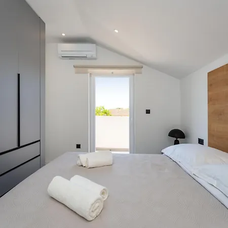 My Dalmatia - Campi Dalmatia With Private Heated Pool, Sauna And Sports Court *