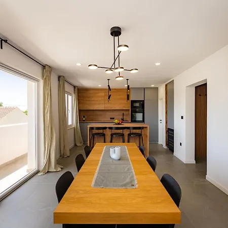 My Dalmatia - Campi Dalmatia With Private Heated Pool, Sauna And Sports Court 펜션 *
