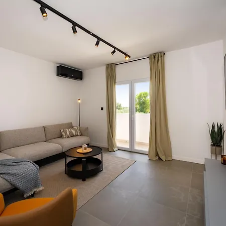 펜션 My Dalmatia - Campi Dalmatia With Private Heated Pool, Sauna And Sports Court