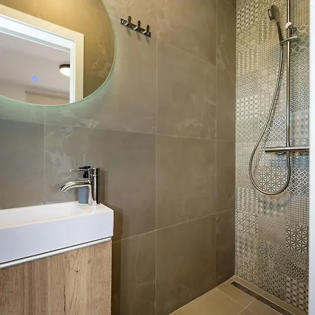 My Dalmatia - Campi Dalmatia With Private Heated Pool, Sauna And Sports Court Galovac (Zadar)