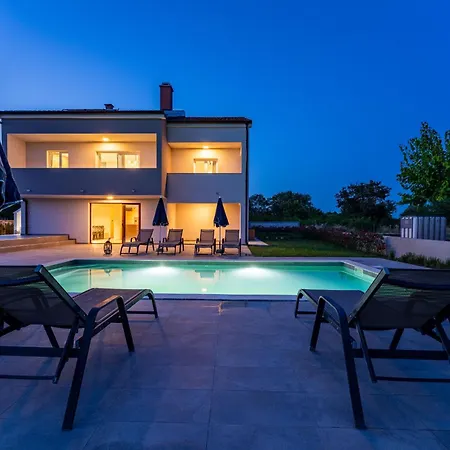 펜션 My Dalmatia - Campi Dalmatia With Private Heated Pool, Sauna And Sports Court Galovac (Zadar)