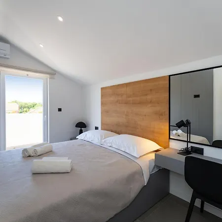 My Dalmatia - Campi Dalmatia With Private Heated Pool, Sauna And Sports Court