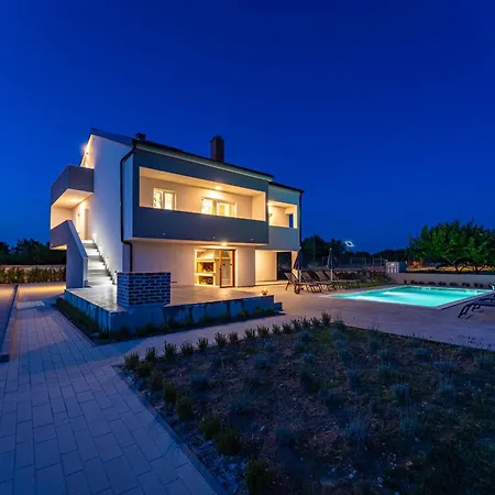 펜션 My Dalmatia - Campi Dalmatia With Private Heated Pool, Sauna And Sports Court Galovac (Zadar)