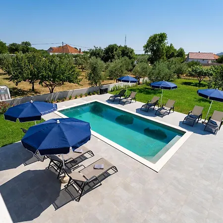 My Dalmatia - Campi Dalmatia With Private Heated Pool, Sauna And Sports Court