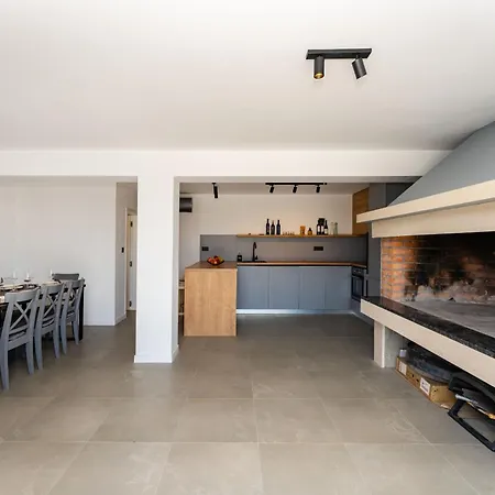 펜션 My Dalmatia - Campi Dalmatia With Private Heated Pool, Sauna And Sports Court
