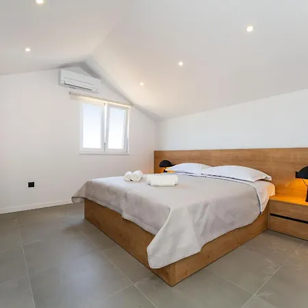 My Dalmatia - Campi Dalmatia With Private Heated Pool, Sauna And Sports Court Galovac (Zadar)