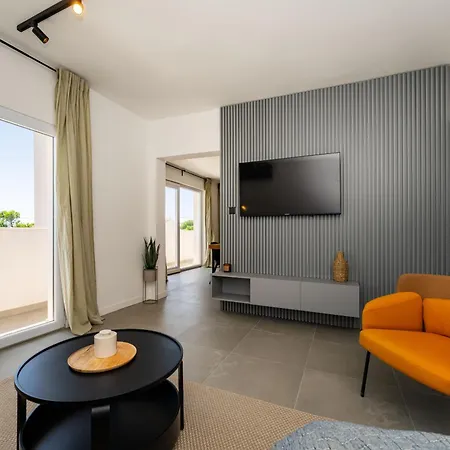 My Dalmatia - Campi Dalmatia With Private Heated Pool, Sauna And Sports Court 펜션 Galovac (Zadar)