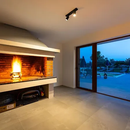 펜션 My Dalmatia - Campi Dalmatia With Private Heated Pool, Sauna And Sports Court *