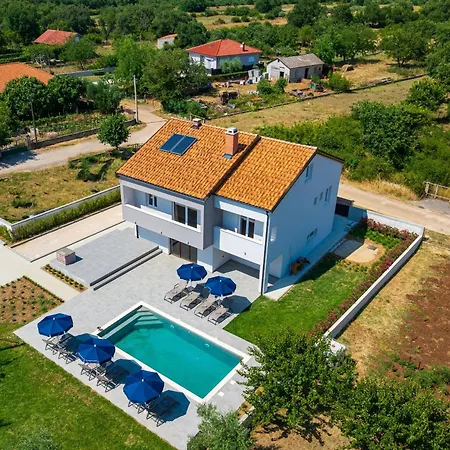 펜션 My Dalmatia - Campi Dalmatia With Private Heated Pool, Sauna And Sports Court Galovac (Zadar)