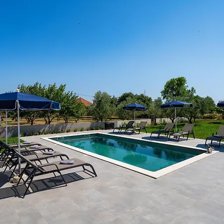 펜션 My Dalmatia - Campi Dalmatia With Private Heated Pool, Sauna And Sports Court Galovac (Zadar)