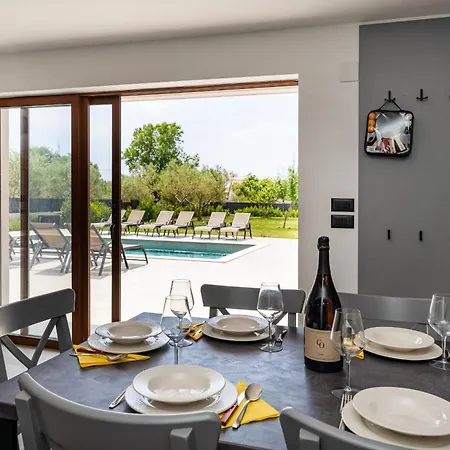 My Dalmatia - Campi Dalmatia With Private Heated Pool, Sauna And Sports Court Vakantiehuis Galovac (Zadar)