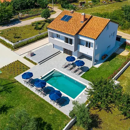 My Dalmatia - Campi Dalmatia With Private Heated Pool, Sauna And Sports Court