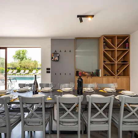 Дом отдыха My Dalmatia - Campi Dalmatia With Private Heated Pool, Sauna And Sports Court