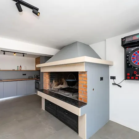 Vakantiehuis My Dalmatia - Campi Dalmatia With Private Heated Pool, Sauna And Sports Court Galovac (Zadar)
