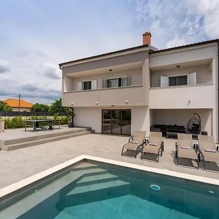 My Dalmatia - Campi Dalmatia With Private Heated Pool, Sauna And Sports Court Дом отдыха