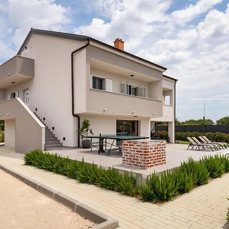 My Dalmatia - Campi Dalmatia With Private Heated Pool, Sauna And Sports Court *