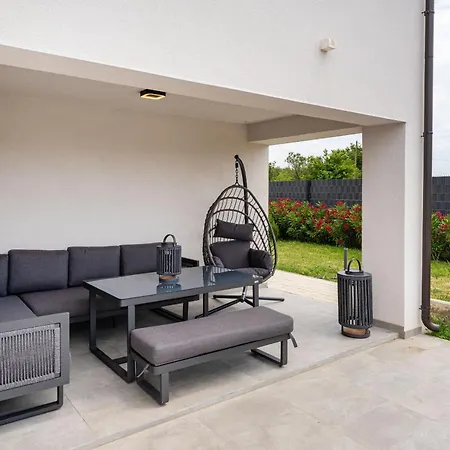 My Dalmatia - Campi Dalmatia With Private Heated Pool, Sauna And Sports Court Galovac (Zadar)