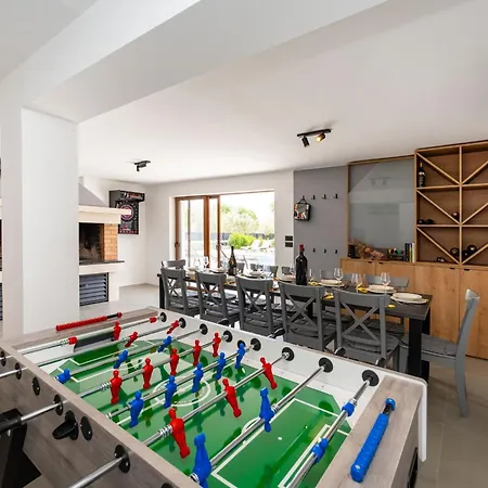 My Dalmatia - Campi Dalmatia With Private Heated Pool, Sauna And Sports Court Vakantiehuis