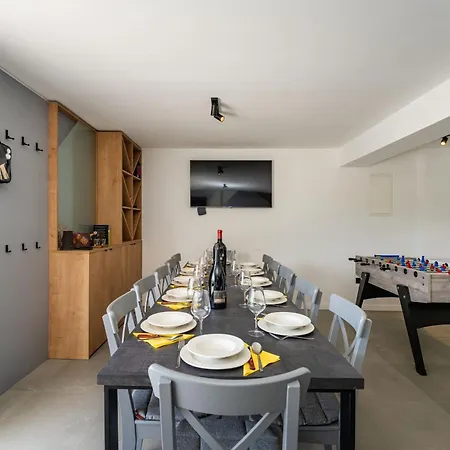My Dalmatia - Campi Dalmatia With Private Heated Pool, Sauna And Sports Court Vakantiehuis