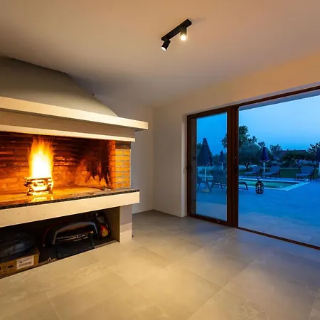 Дом отдыха My Dalmatia - Campi Dalmatia With Private Heated Pool, Sauna And Sports Court