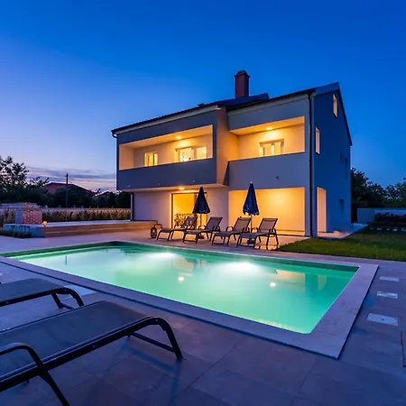 My Dalmatia - Campi Dalmatia With Private Heated Pool, Sauna And Sports Court *