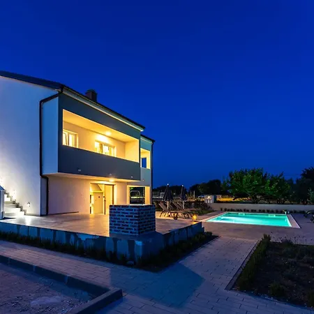 Дом отдыха My Dalmatia - Campi Dalmatia With Private Heated Pool, Sauna And Sports Court