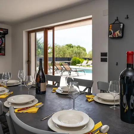 Vakantiehuis My Dalmatia - Campi Dalmatia With Private Heated Pool, Sauna And Sports Court