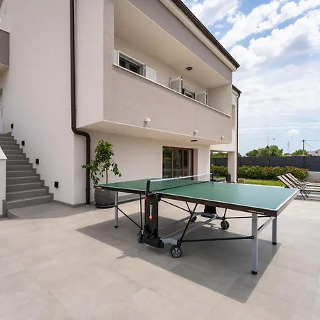 My Dalmatia - Campi Dalmatia With Private Heated Pool, Sauna And Sports Court Vakantiehuis