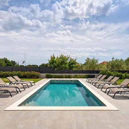 My Dalmatia - Campi Dalmatia With Private Heated Pool, Sauna And Sports Court *