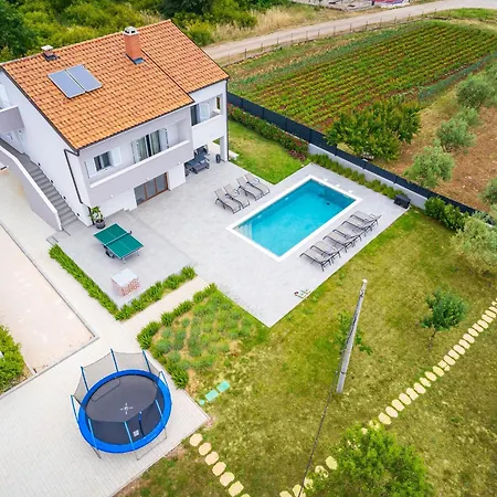 My Dalmatia - Campi Dalmatia With Private Heated Pool, Sauna And Sports Court *