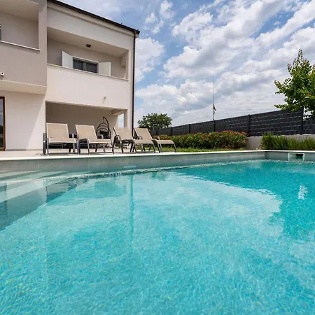 Vakantiehuis My Dalmatia - Campi Dalmatia With Private Heated Pool, Sauna And Sports Court Galovac (Zadar)