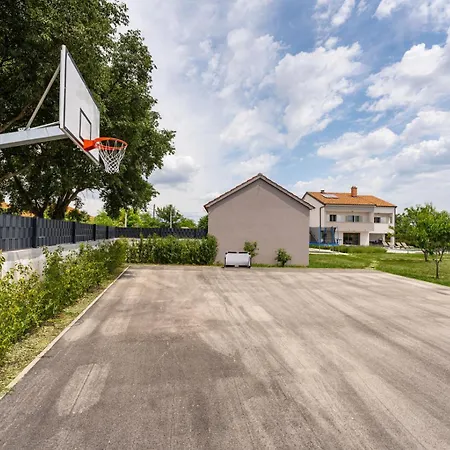 Vakantiehuis My Dalmatia - Campi Dalmatia With Private Heated Pool, Sauna And Sports Court