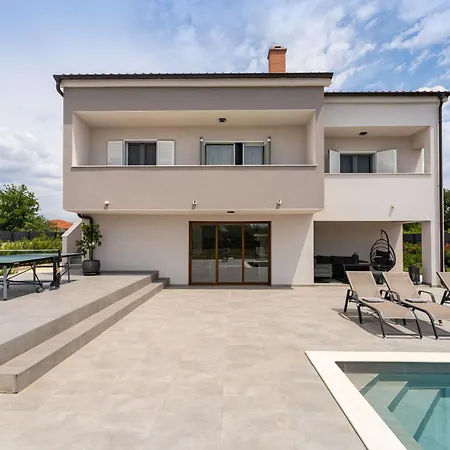 My Dalmatia - Campi Dalmatia With Private Heated Pool, Sauna And Sports Court