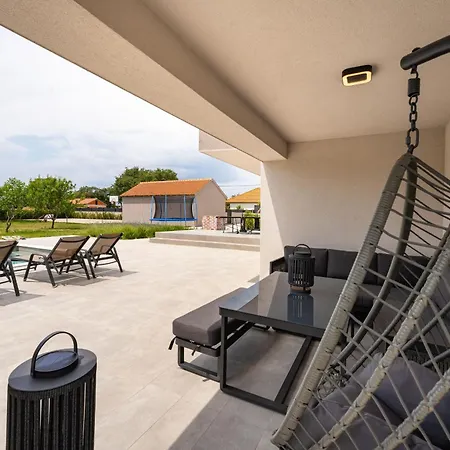 My Dalmatia - Campi Dalmatia With Private Heated Pool, Sauna And Sports Court Vakantiehuis