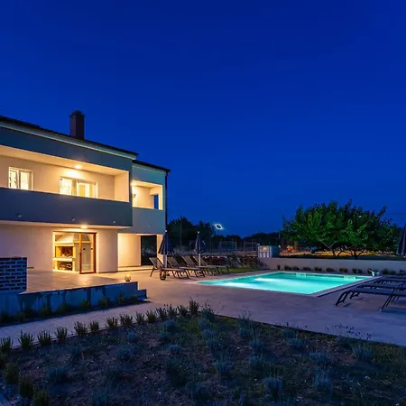 My Dalmatia - Campi Dalmatia With Private Heated Pool, Sauna And Sports Court * Galovac (Zadar)